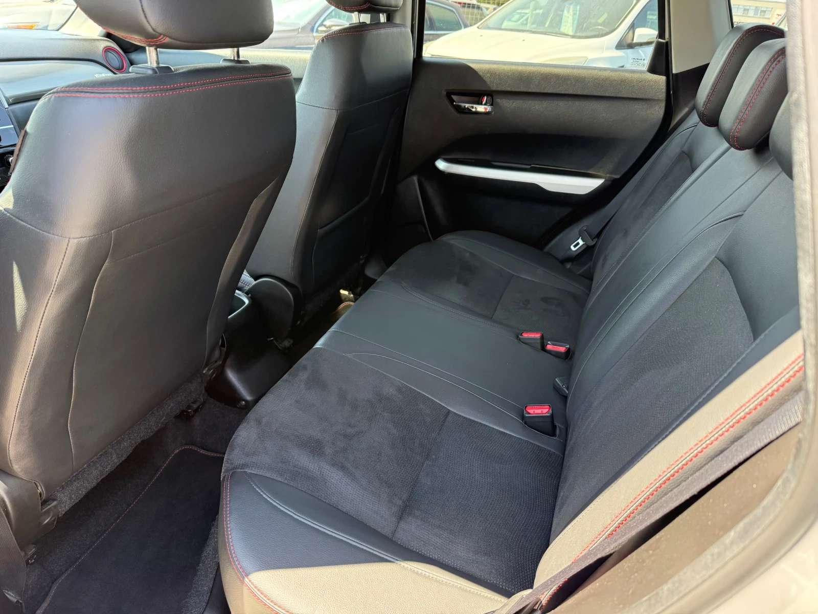 Suzuki Vitara 1.4i CH 4x4 Navi PiJ Sulai - изображение 7