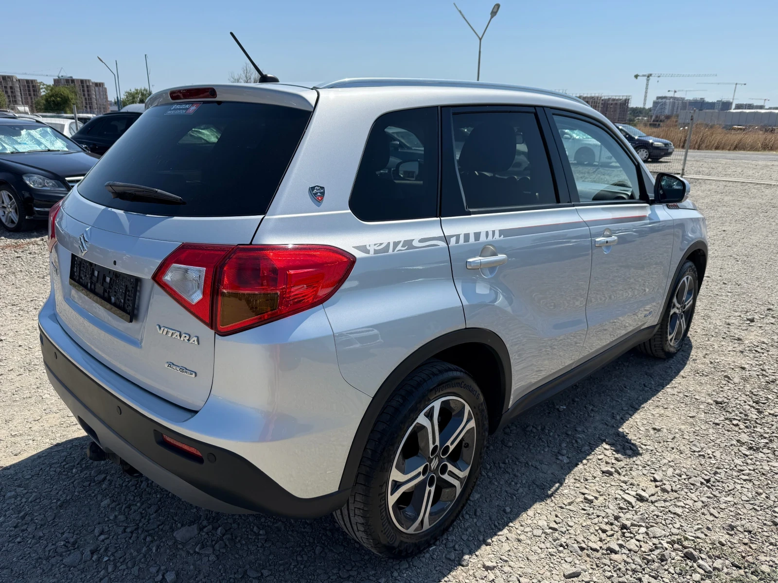 Suzuki Vitara 1.4i CH 4x4 Navi PiJ Sulai - изображение 4