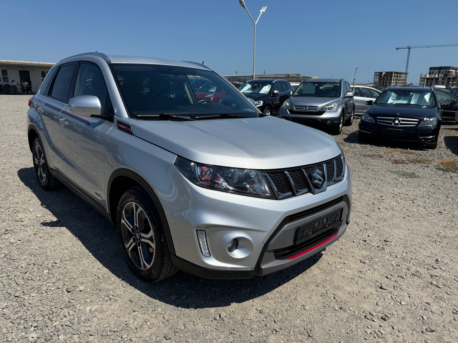 Suzuki Vitara 1.4i CH 4x4 Navi PiJ Sulai - изображение 3