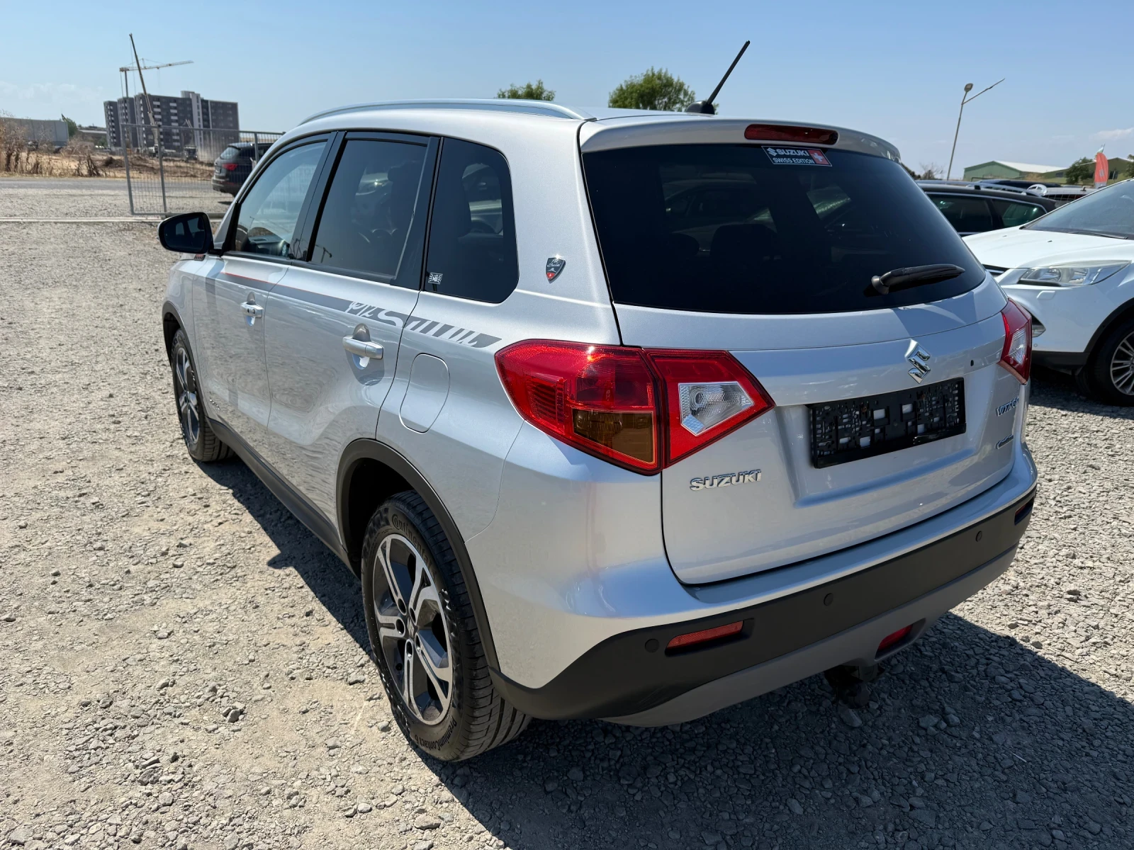 Suzuki Vitara 1.4i CH 4x4 Navi PiJ Sulai - изображение 6