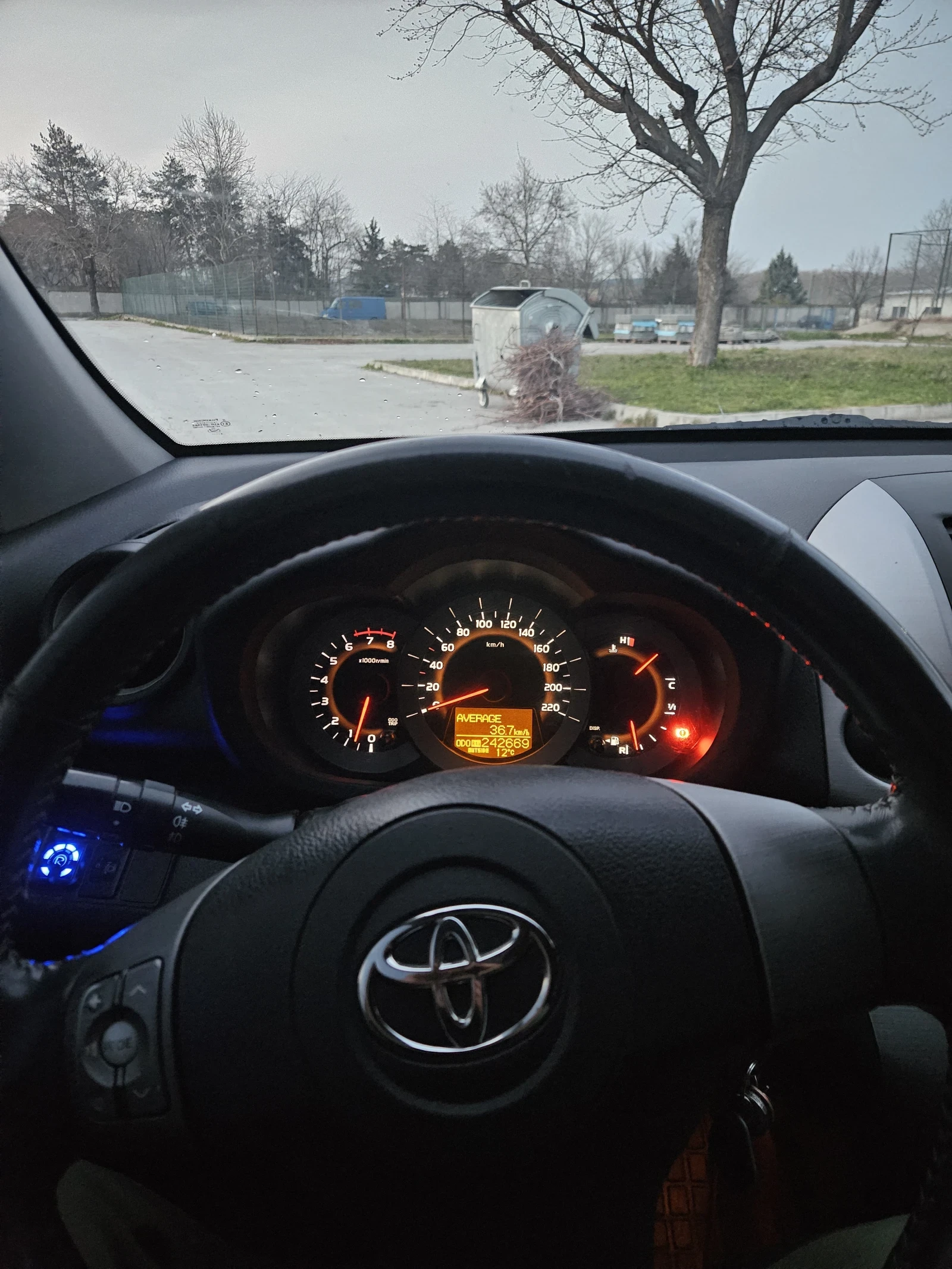 Toyota Rav4, снимка 11 - Автомобили и джипове - 53738303