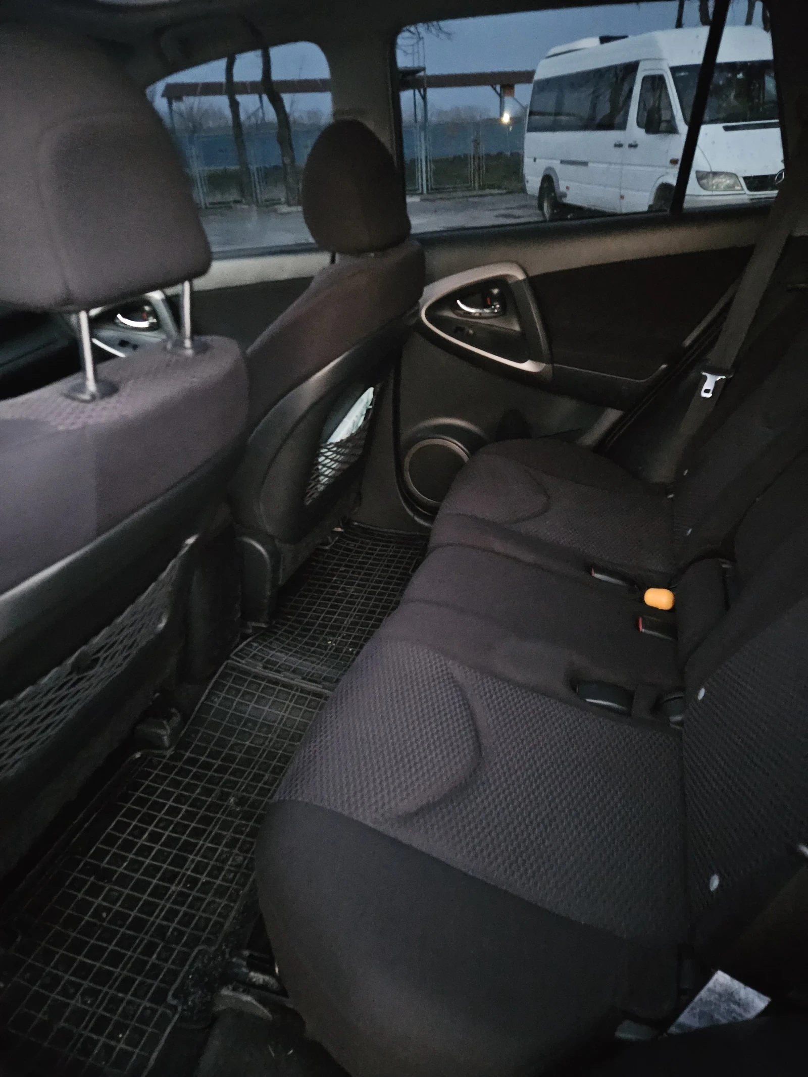 Toyota Rav4, снимка 13 - Автомобили и джипове - 53738303