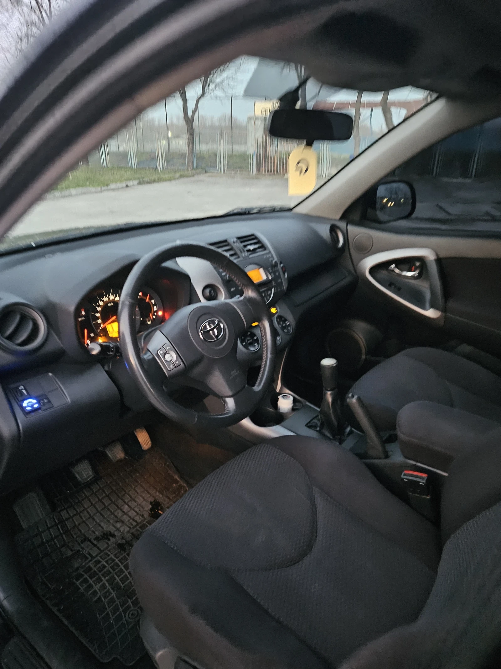 Toyota Rav4, снимка 10 - Автомобили и джипове - 53738303