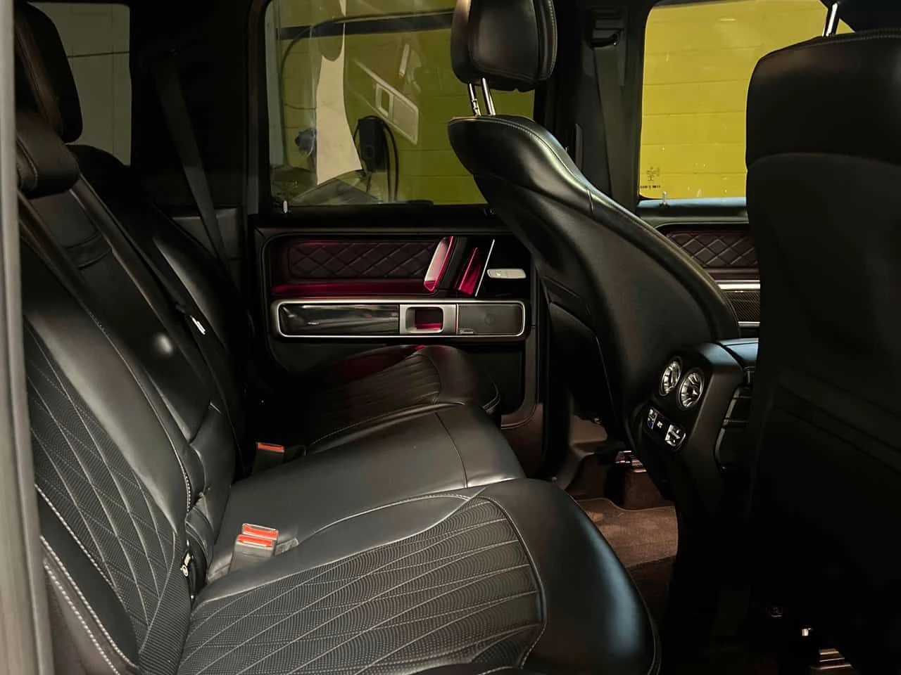 Mercedes-Benz G * AMG 63* МАСАЖ* ДИСТОРНИК* ОБДУХВАНЕ* КАМЕРИ*  , снимка 11 - Автомобили и джипове - 53994635