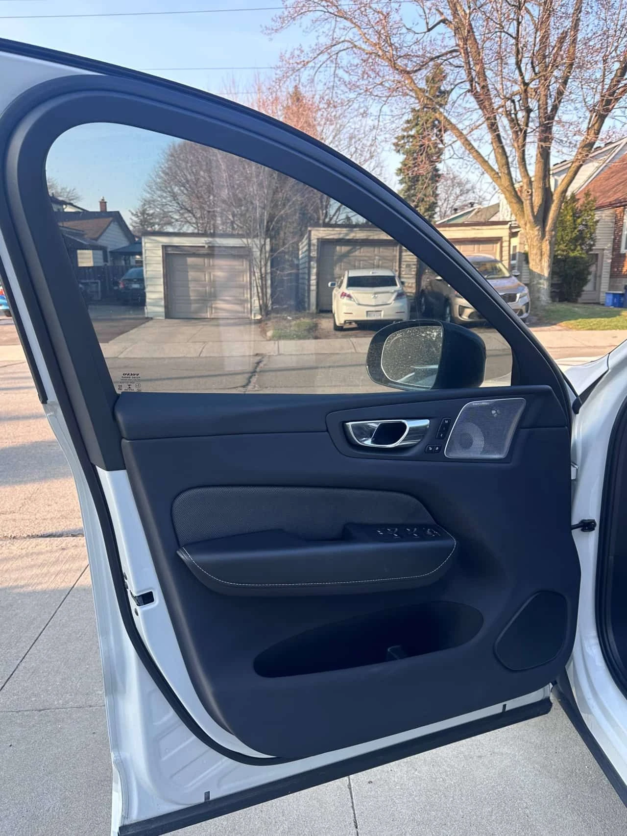 Volvo XC60 * R Design * 360 * ХЕД ЪП * 2 КЛЮЧА, снимка 14 - Автомобили и джипове - 54150682