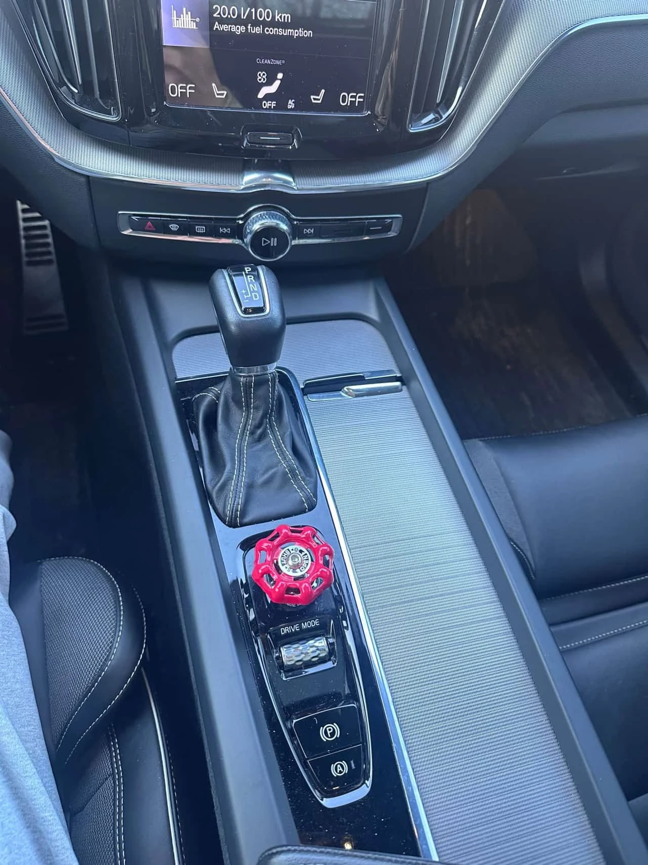 Volvo XC60 * R Design * 360 * ХЕД ЪП * 2 КЛЮЧА, снимка 16 - Автомобили и джипове - 54150682