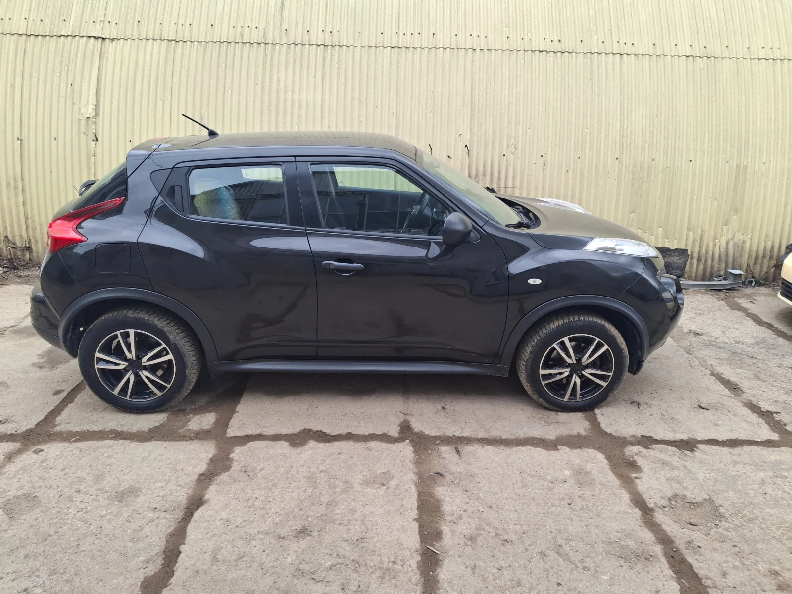 Nissan Juke 1.6 Бензин/Газ, снимка 3 - Автомобили и джипове - 54182101