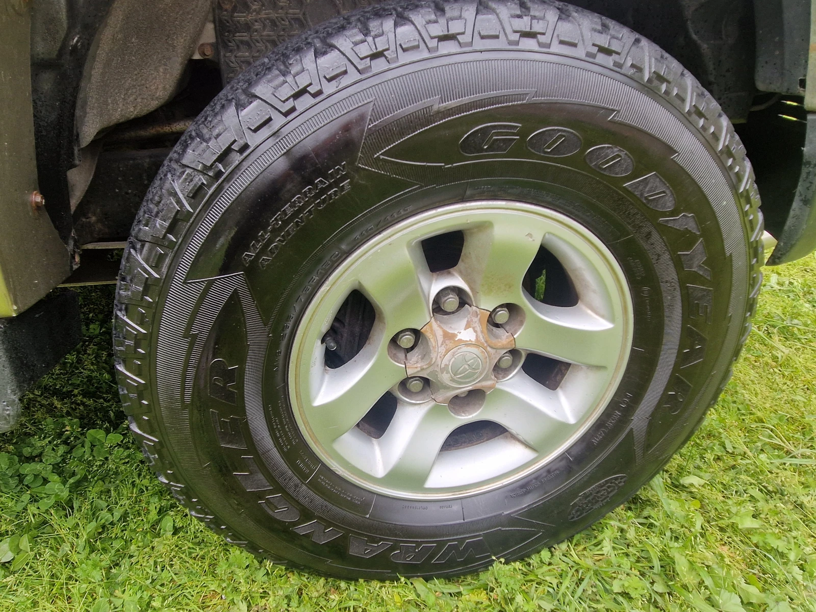 Toyota Hilux 2.5 D4D, снимка 11 - Автомобили и джипове - 54457454