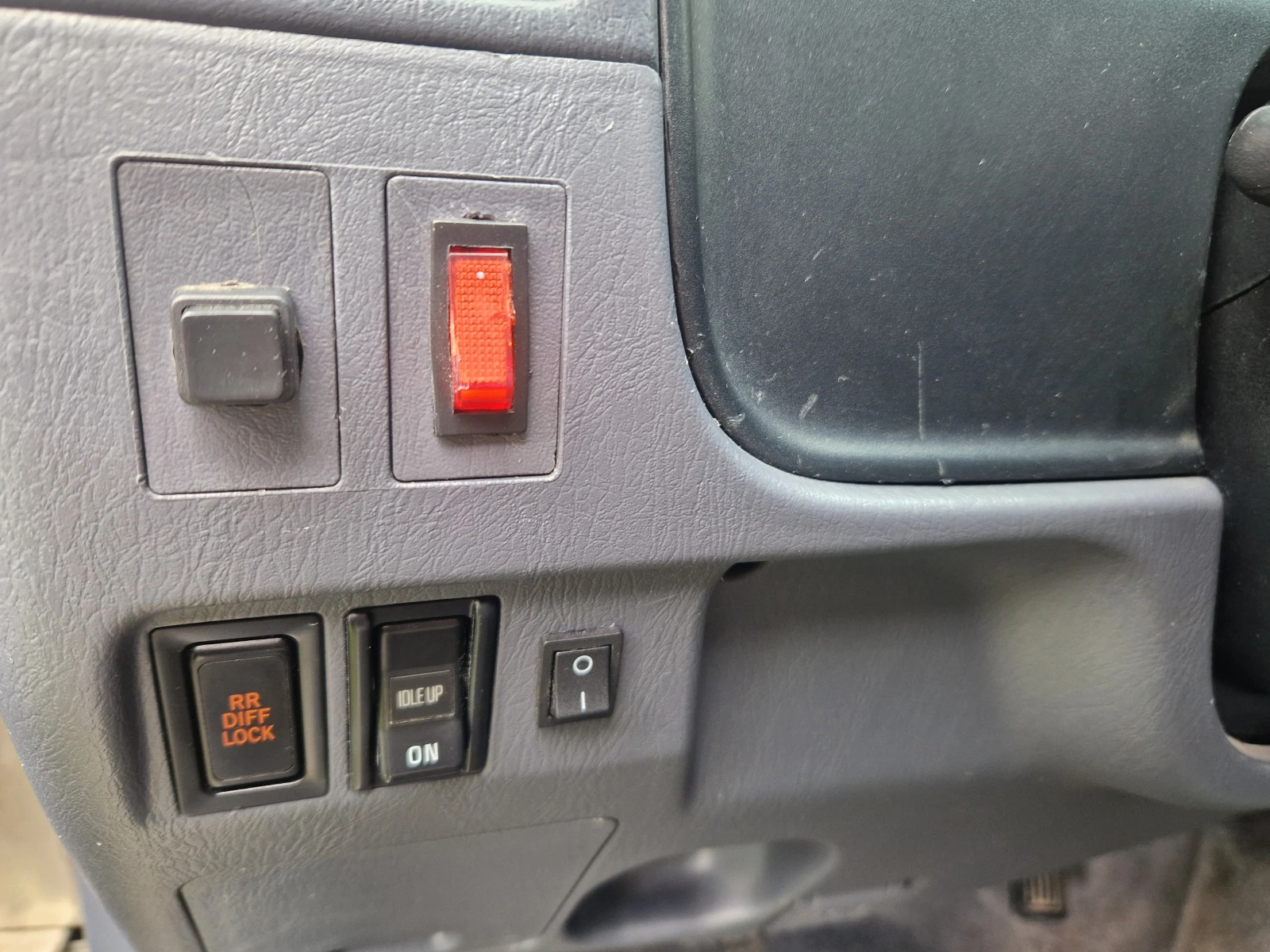 Toyota Hilux 2.5 D4D, снимка 7 - Автомобили и джипове - 54457454