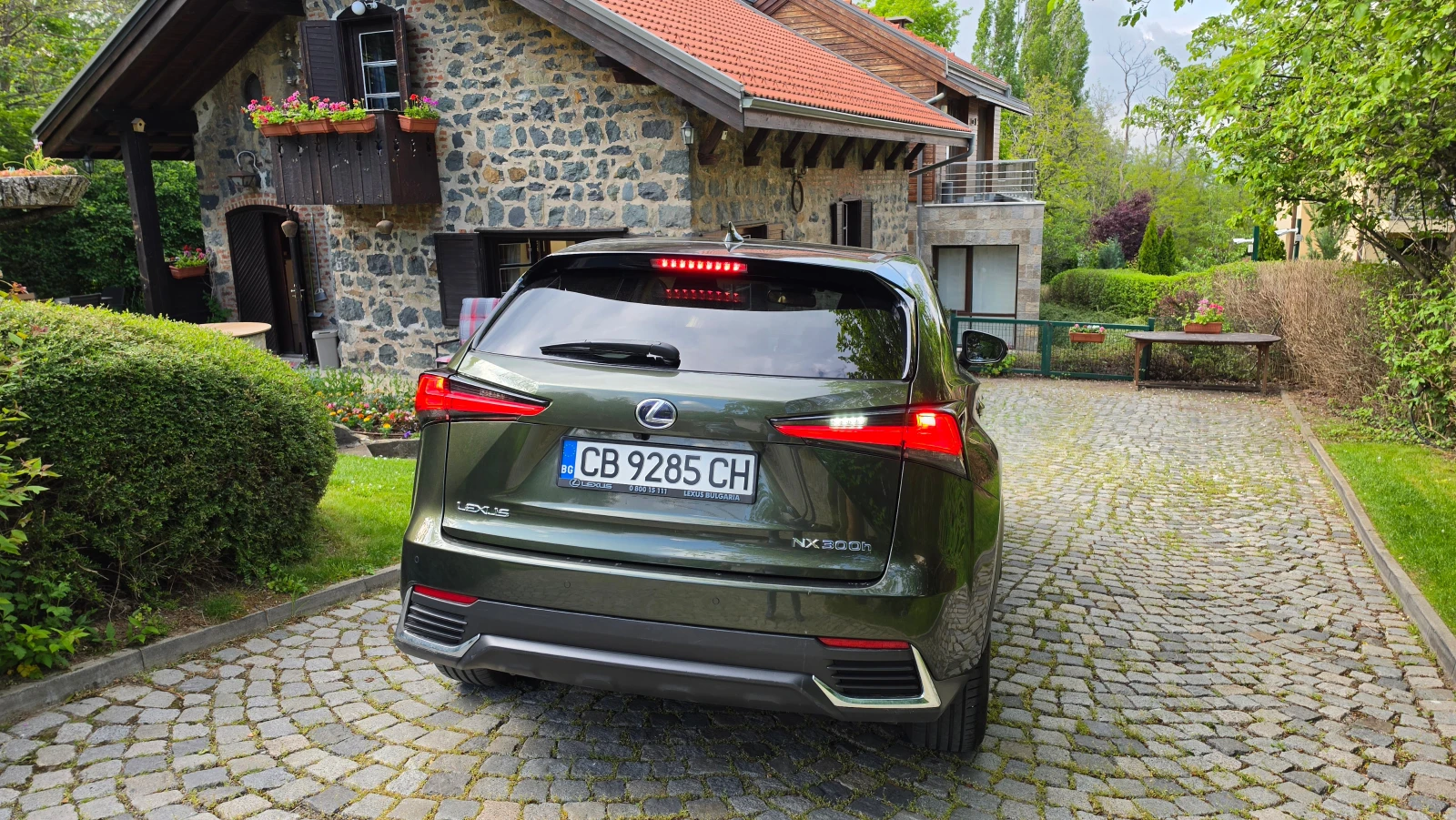 Lexus NX 350h, снимка 2 - Автомобили и джипове - 54628546