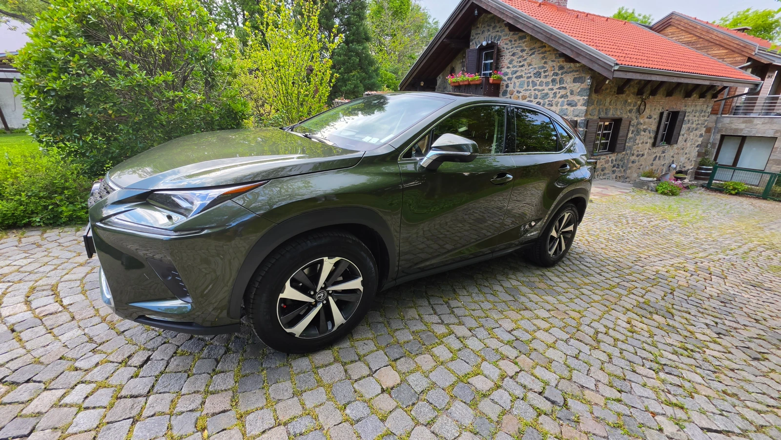 Lexus NX 350h, снимка 4 - Автомобили и джипове - 54628546