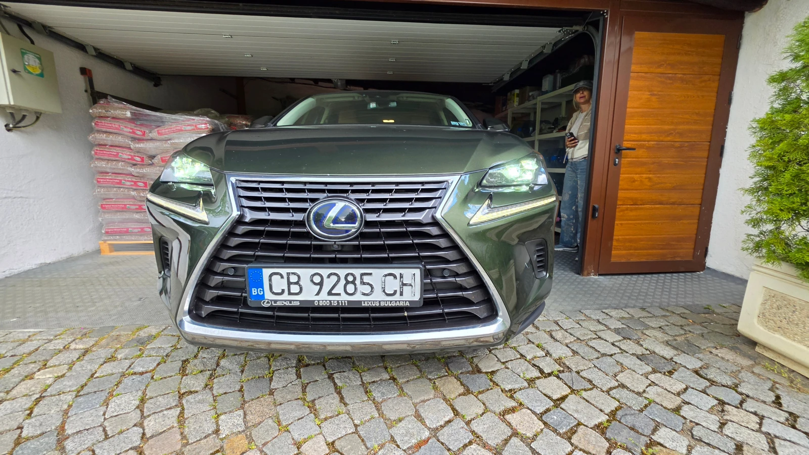 Lexus NX 350h, снимка 12 - Автомобили и джипове - 54628546