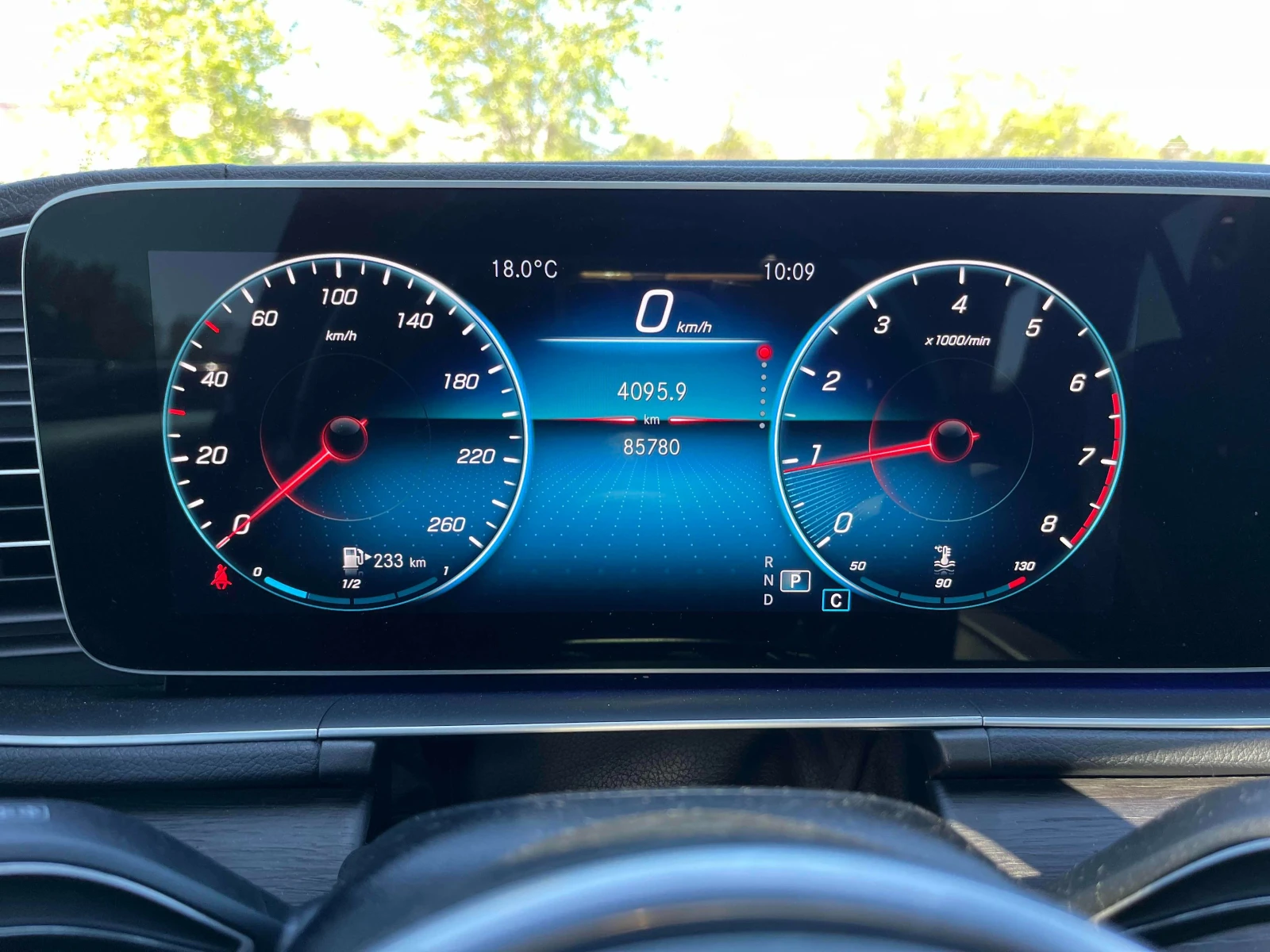 Mercedes-Benz GLE 350 Keyless * СЕРВИЗНА ИСТ * CARFAX * АВТО КРЕДИТ * , снимка 8 - Автомобили и джипове - 54715416