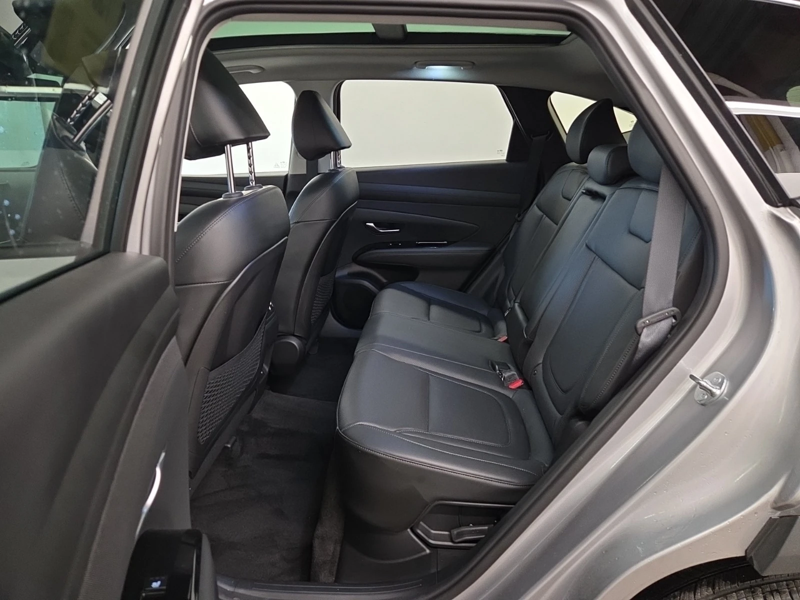 Hyundai Tucson Ultimate | CARFAX | АВТОКРЕДИТ БЕЗ ПЪРВОНАЧАЛНА , снимка 12 - Автомобили и джипове - 56145257