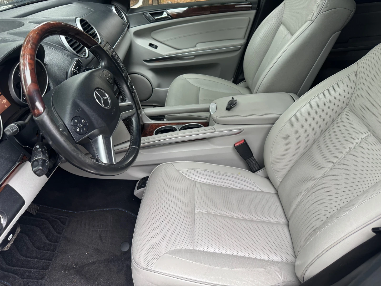 Mercedes-Benz GL 550, снимка 9 - Автомобили и джипове - 56226301