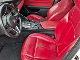 Alfa Romeo Giulia * 2.0 Turbo AWD | 8ZF | ROOF | CAM | RED INT  | Mobile.bg � ����� ������ 3