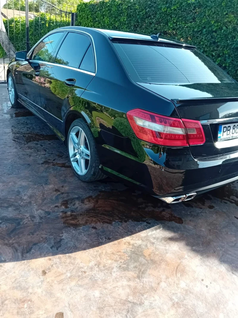 Mercedes-Benz E 220, снимка 6 - Автомобили и джипове - 46943424