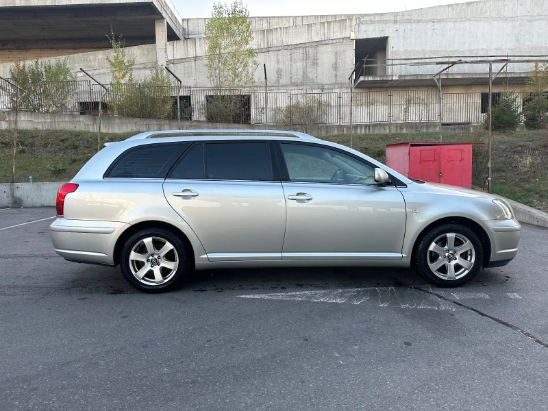 Toyota Avensis 1, 8, снимка 3 - Автомобили и джипове - 47690909