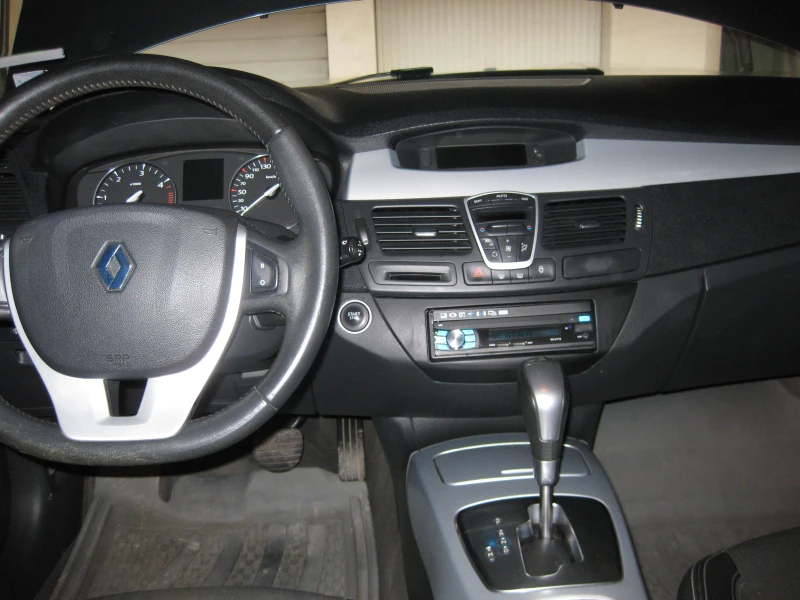 Renault Laguna, снимка 9 - Автомобили и джипове - 49318946