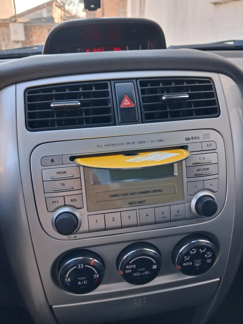 Suzuki Liana, снимка 4 - Автомобили и джипове - 52772580