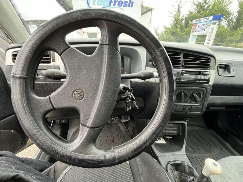 VW Golf 1.8 75коня, снимка 5 - Автомобили и джипове - 52893717