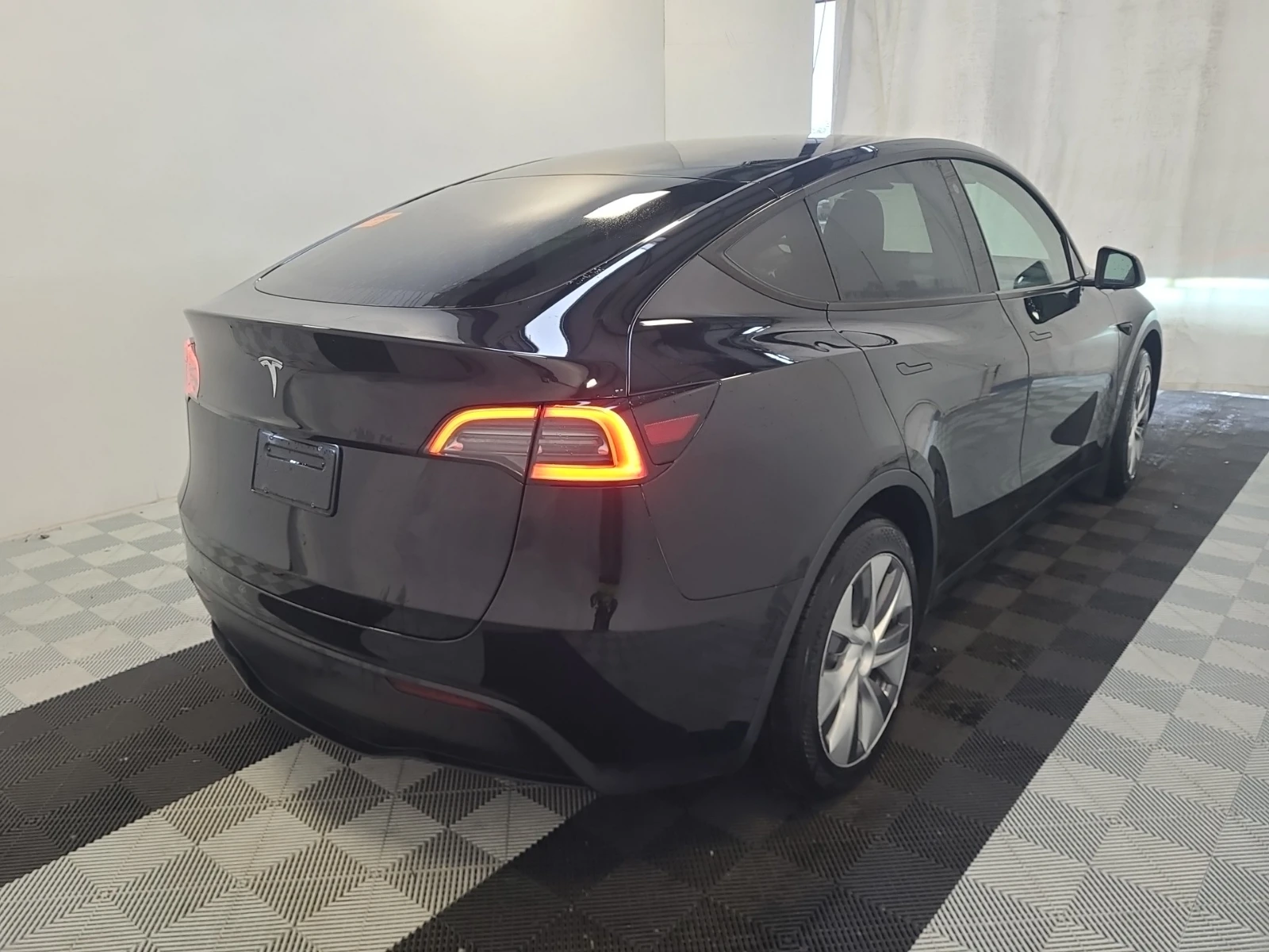Tesla Model Y * CARFAX * БЕЗ ПЪРВОНАЧАЛНА ВНОСКА - изображение 4