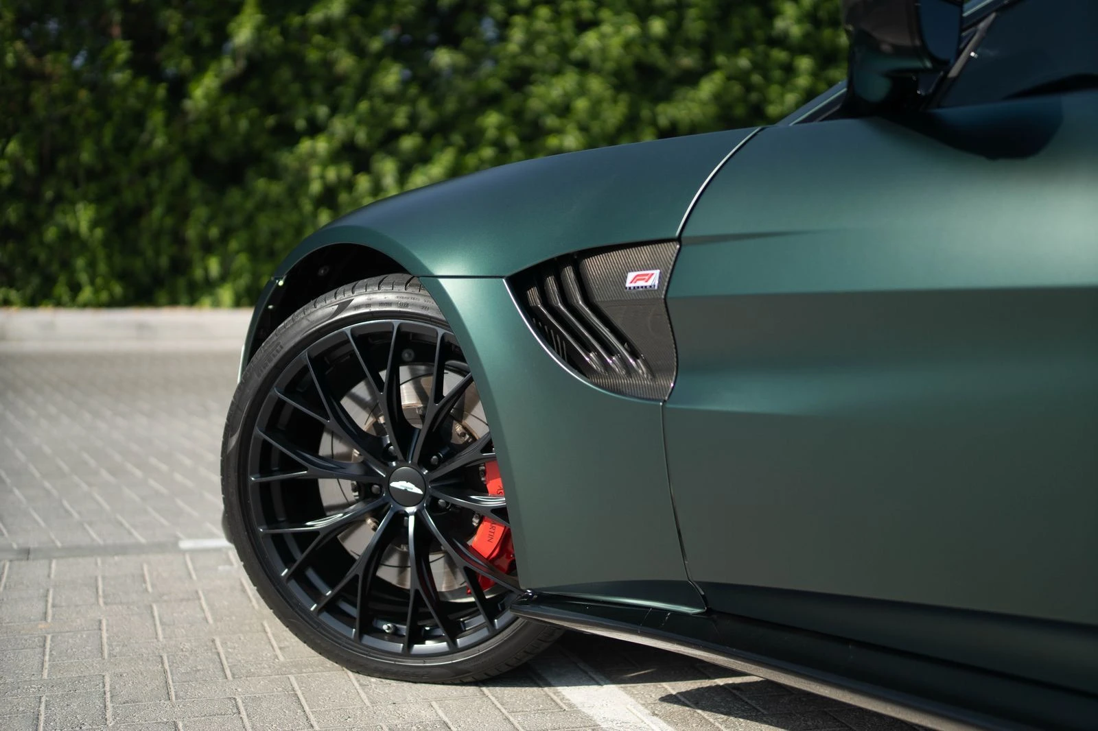 Aston Martin V8 Vantage  F1 Edition Roadster  С РЕГИСТРАЦИЯ & АВТО КРЕДИТ - изображение 7