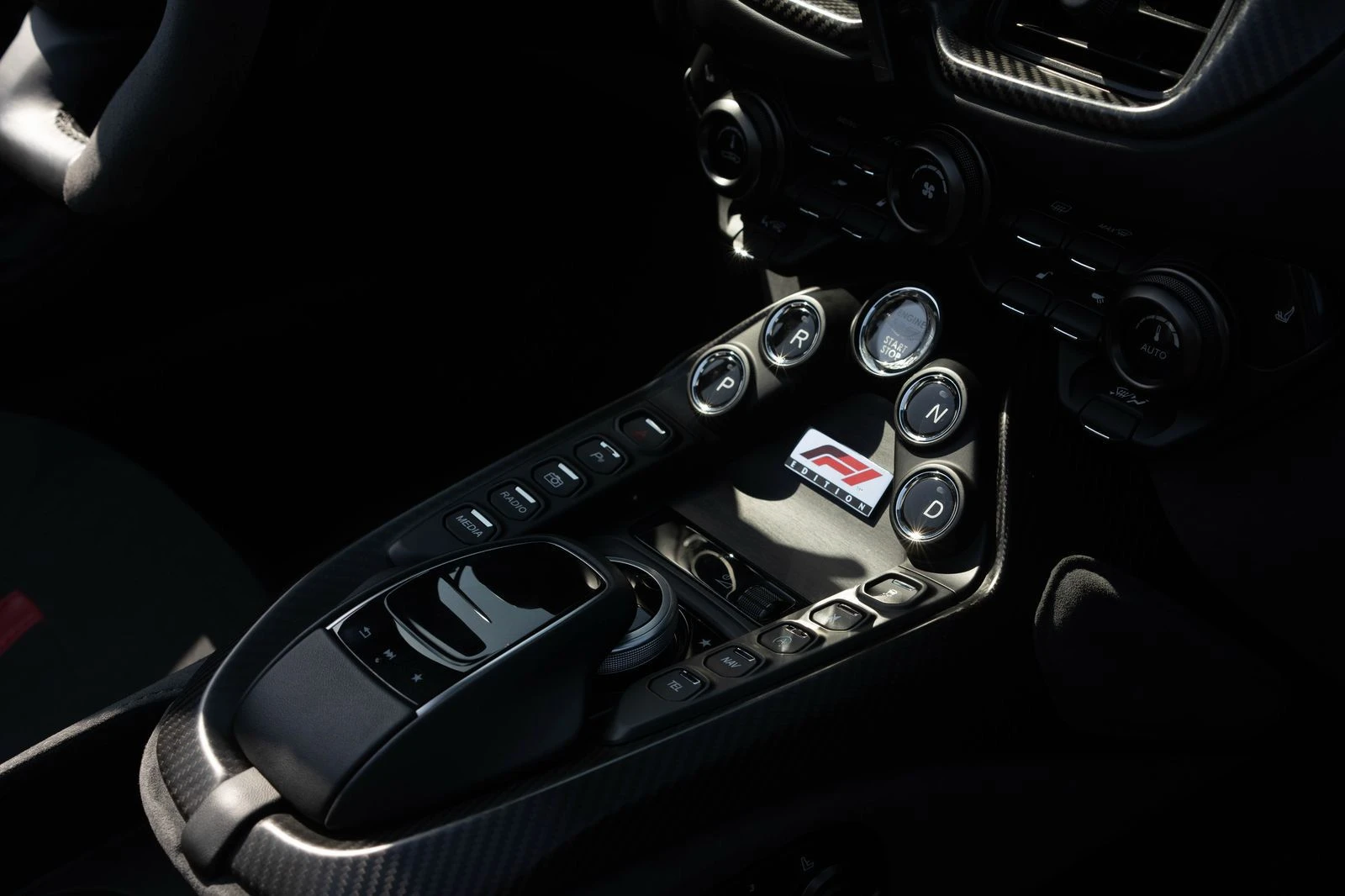 Aston Martin V8 Vantage  F1 Edition Roadster  � ����������� & ���� ������ | Mobile.bg � ����������� 13