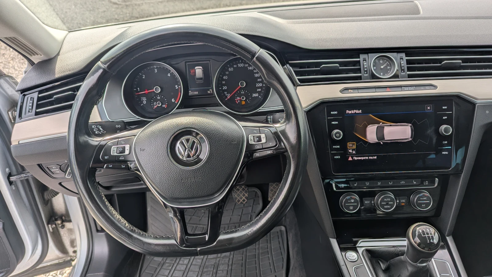 VW Passat B8 2.0TDI HIGHLINE, снимка 10 - Автомобили и джипове - 54128039