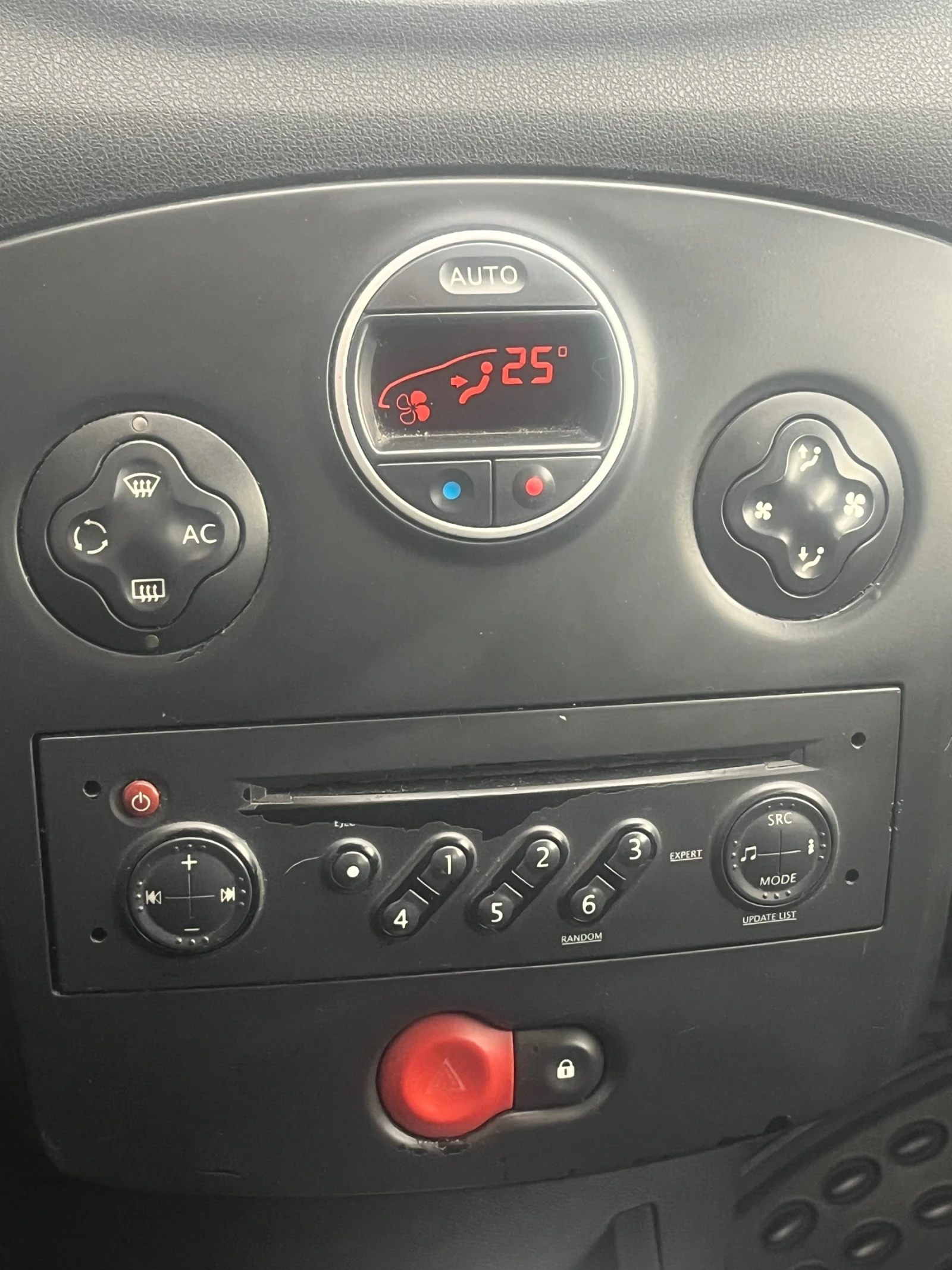 Renault Clio, снимка 9 - Автомобили и джипове - 54633301