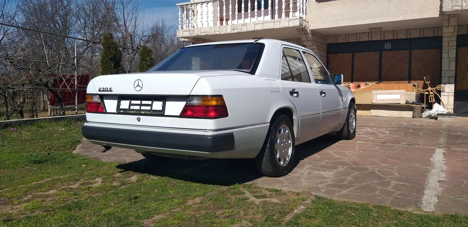 Mercedes-Benz 124 230E, снимка 4 - Автомобили и джипове - 54682911