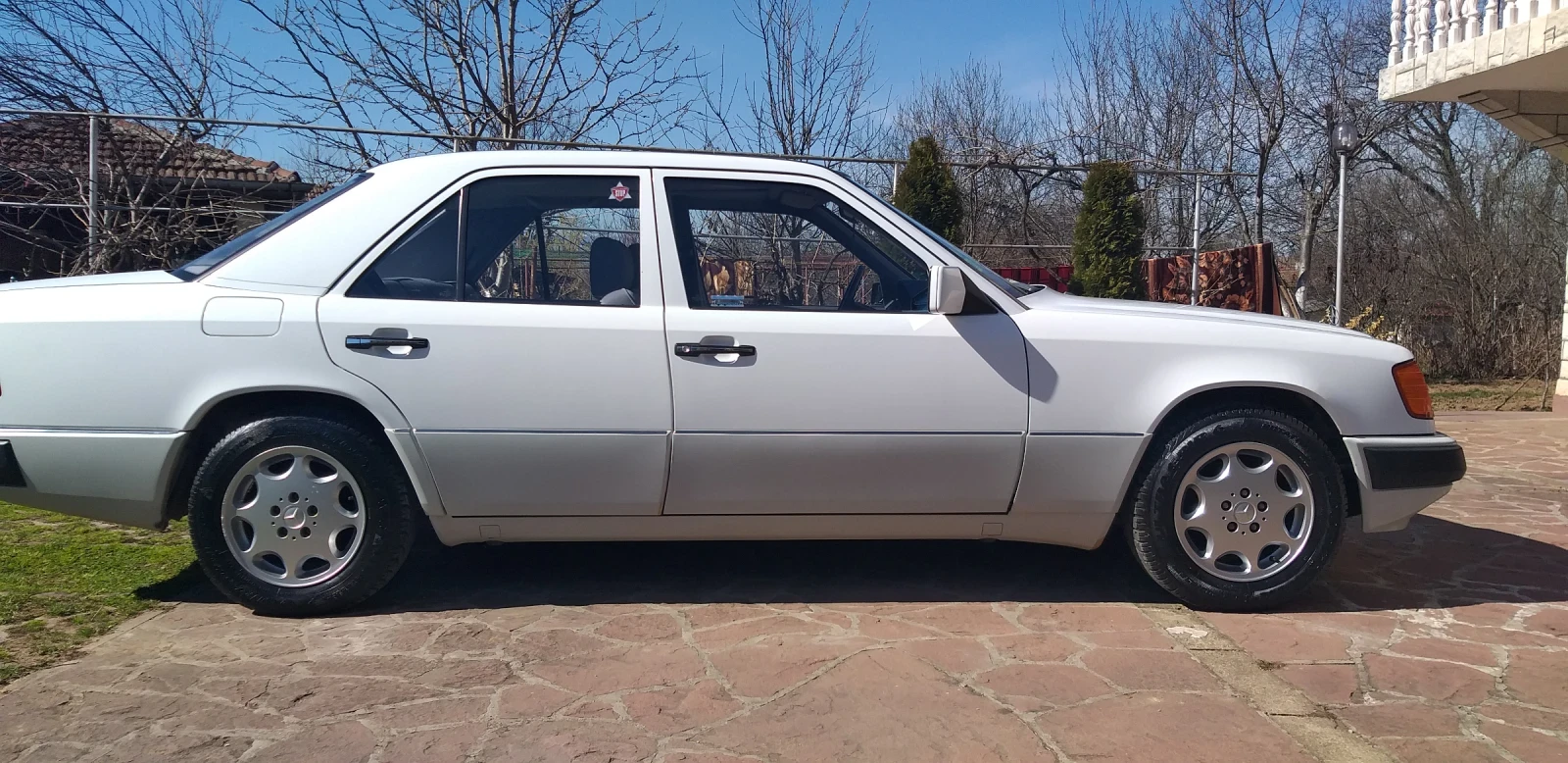Mercedes-Benz 124 230E, снимка 3 - Автомобили и джипове - 54682911