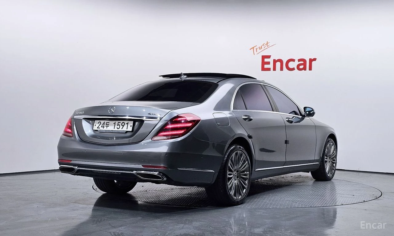 Mercedes-Benz S 560 4MATIC* BURMESTER* ДИСТРОНИК* МАСАЖ* 360КАМЕРА* , снимка 2 - Автомобили и джипове - 54700890