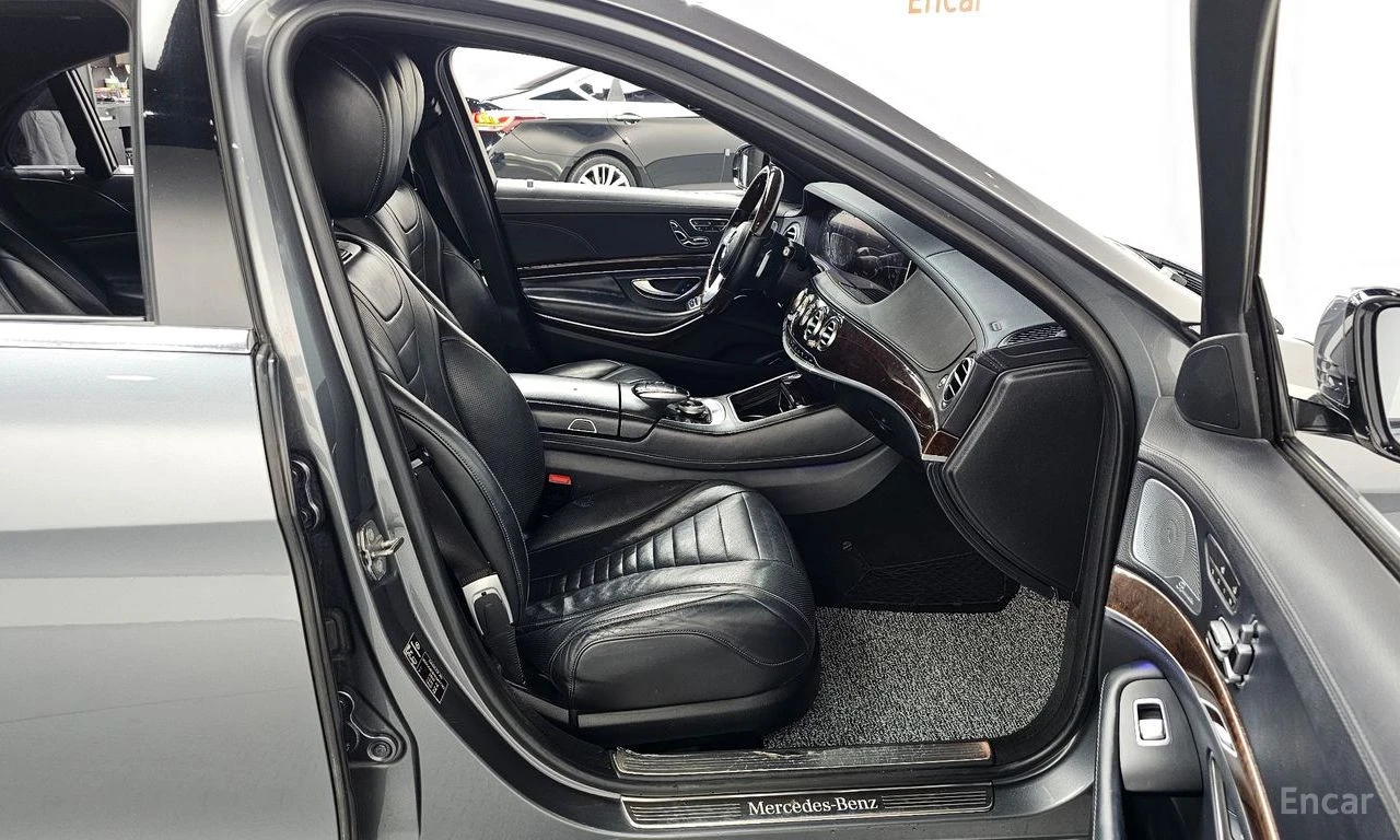 Mercedes-Benz S 560 4MATIC* BURMESTER* ДИСТРОНИК* МАСАЖ* 360КАМЕРА* , снимка 14 - Автомобили и джипове - 54700890