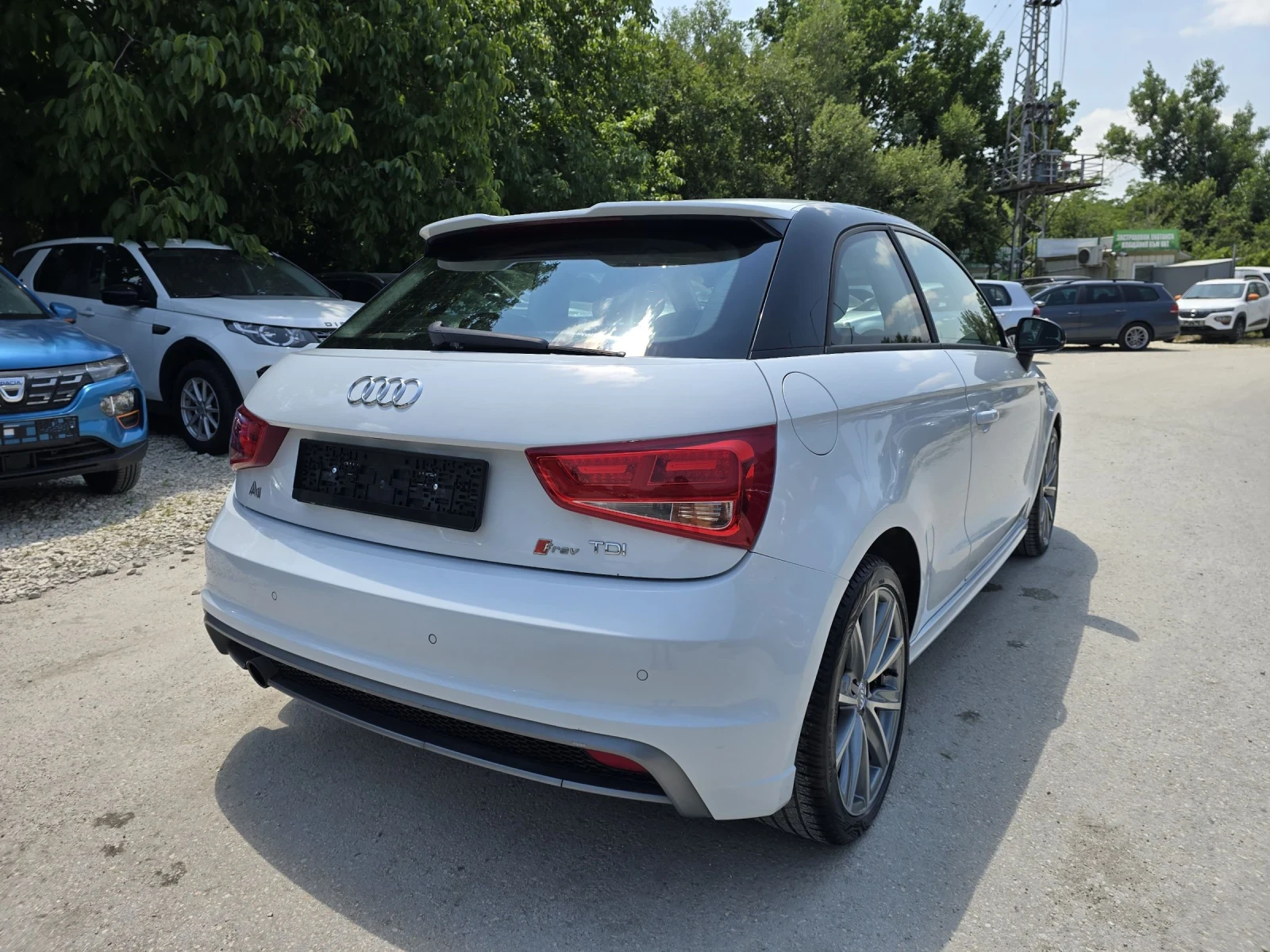 Audi A1 1.6TDI 90к.с S-line Топ състояние , снимка 4 - Автомобили и джипове - 55120187