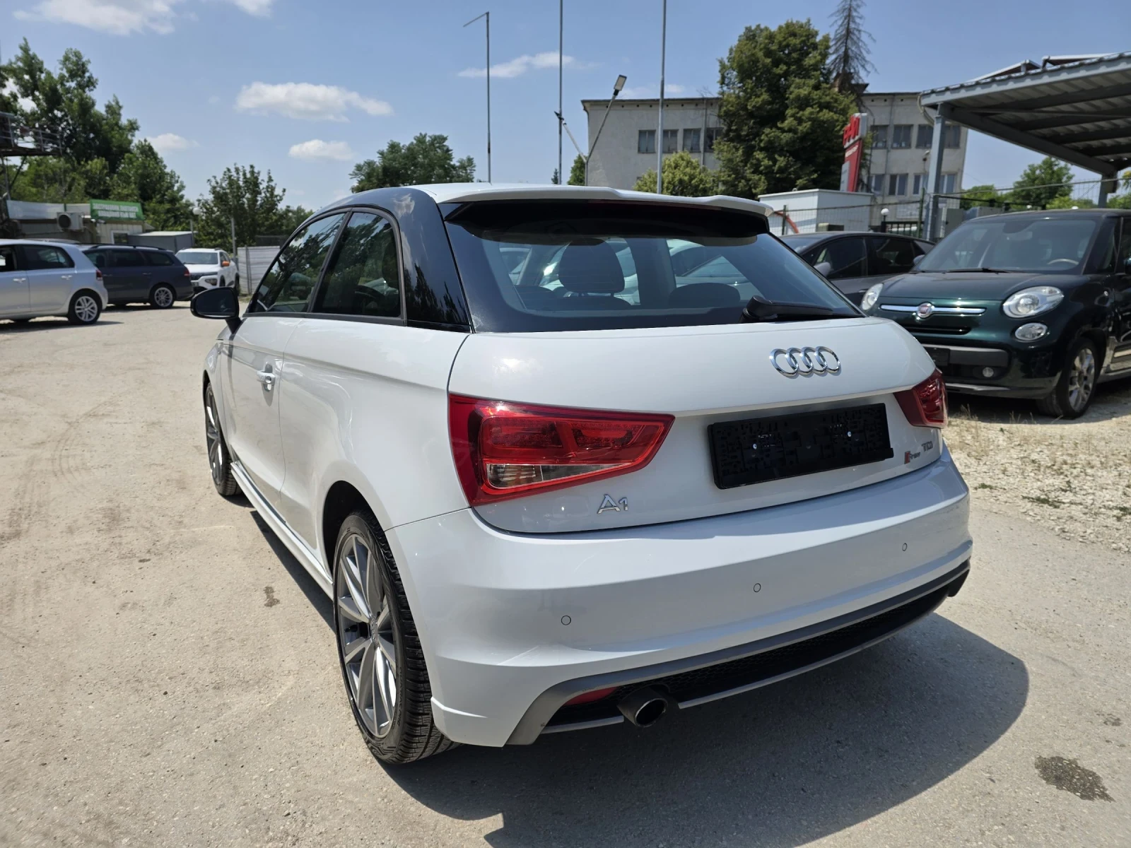 Audi A1 1.6TDI 90к.с S-line Топ състояние , снимка 3 - Автомобили и джипове - 55120187