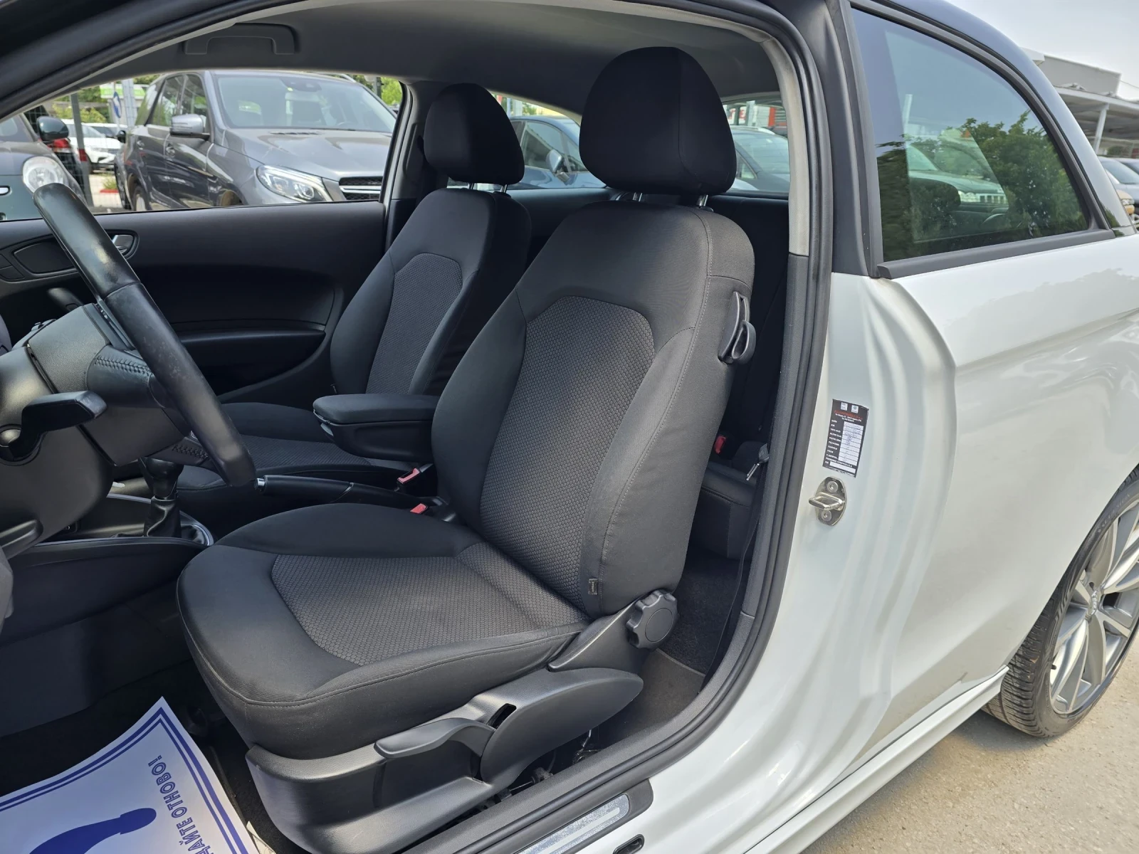 Audi A1 1.6TDI 90к.с S-line Топ състояние , снимка 9 - Автомобили и джипове - 55120187