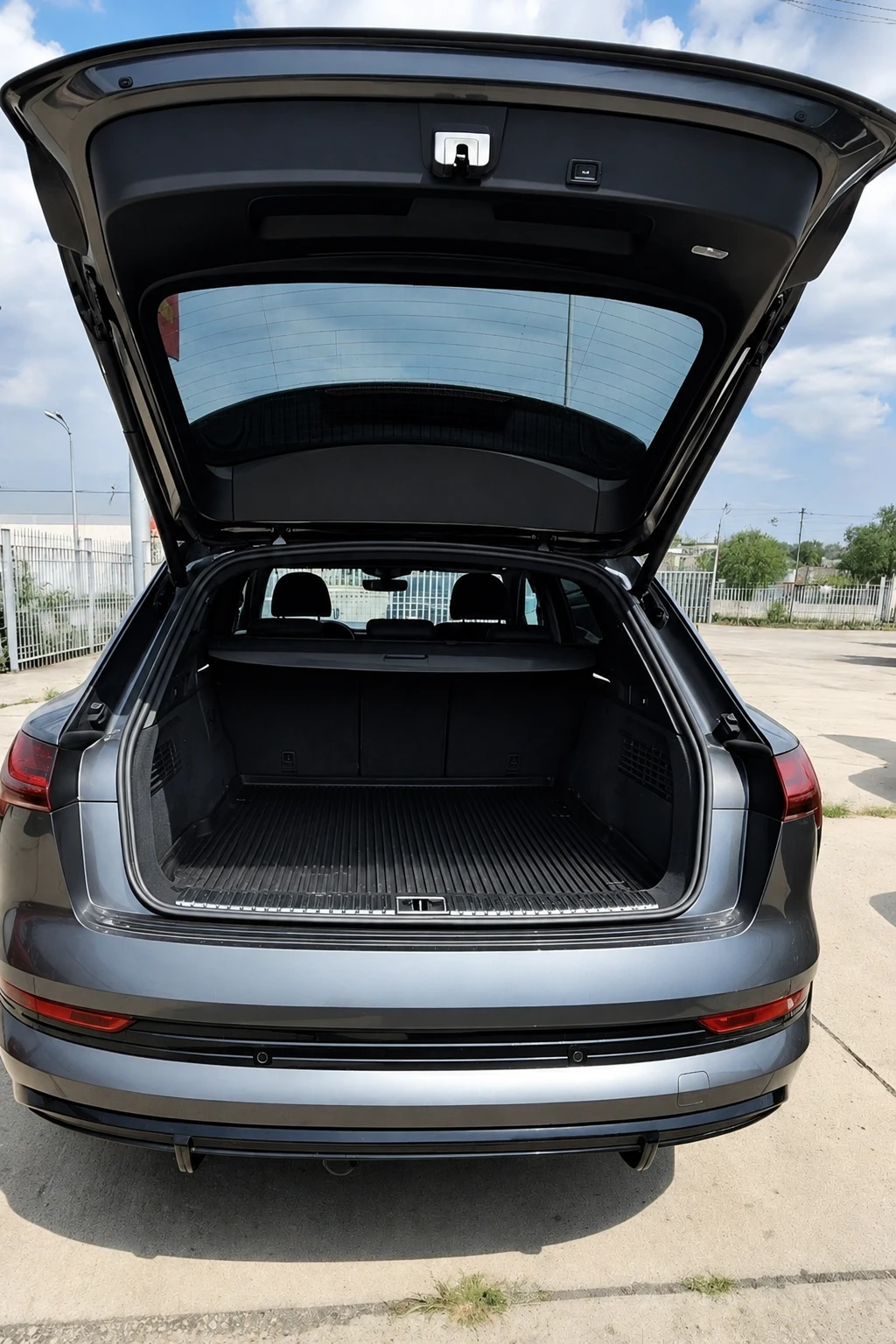 Audi E-Tron 55 quattro, снимка 6 - Автомобили и джипове - 55776883
