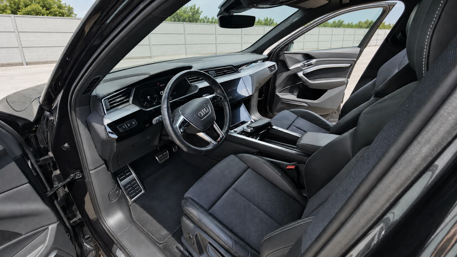 Audi E-Tron 55 quattro, снимка 13 - Автомобили и джипове - 55776883