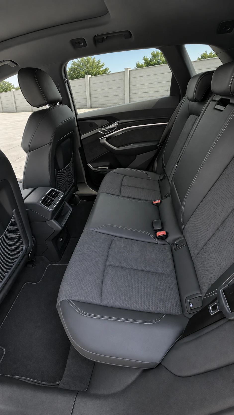 Audi E-Tron 55 quattro, снимка 12 - Автомобили и джипове - 55776883