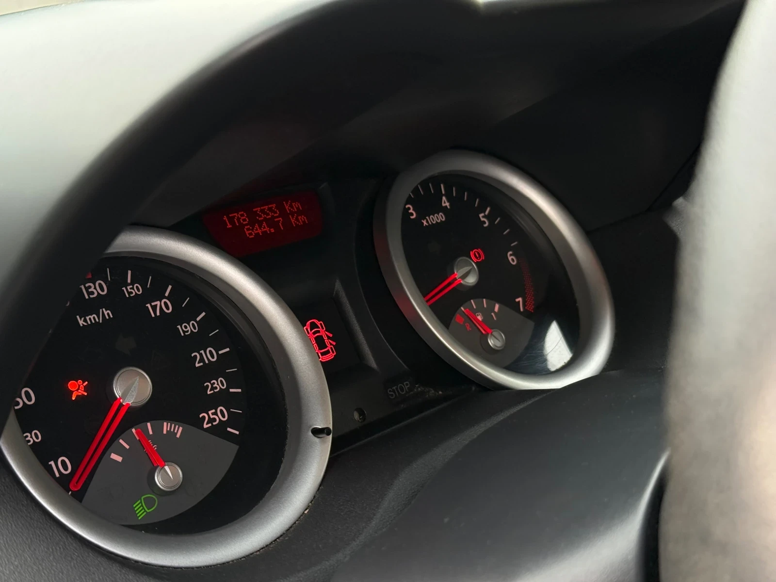 Renault Megane 1.6 16V, снимка 9 - Автомобили и джипове - 56167090