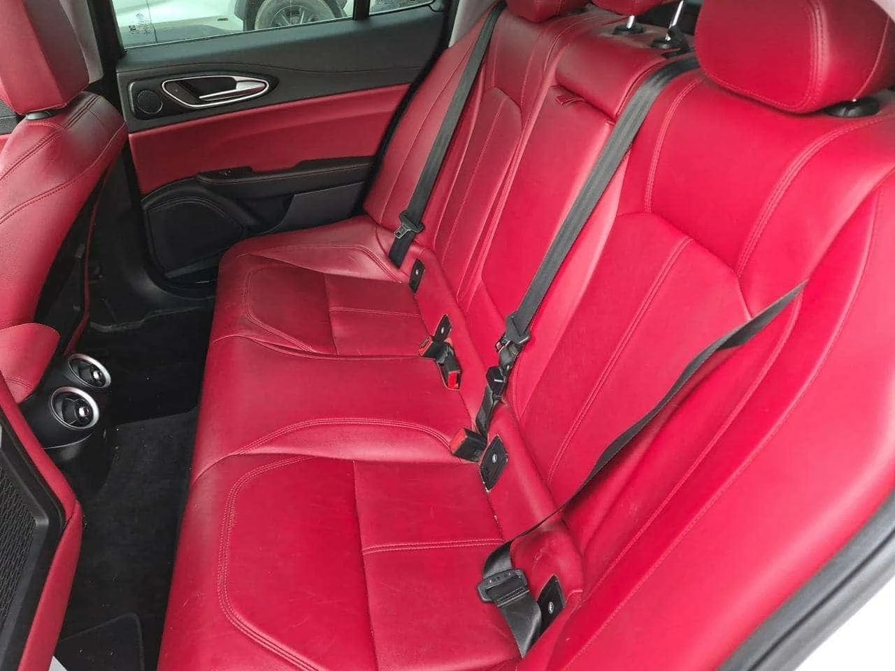 Alfa Romeo Giulia * 2.0 Turbo AWD | 8ZF | ROOF | CAM | RED INT  | Mobile.bg � ����������� 4