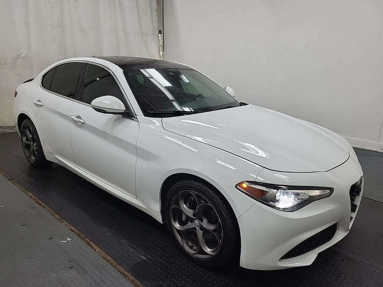 Alfa Romeo Giulia * 2.0 Turbo AWD | 8ZF | ROOF | CAM | RED INT 