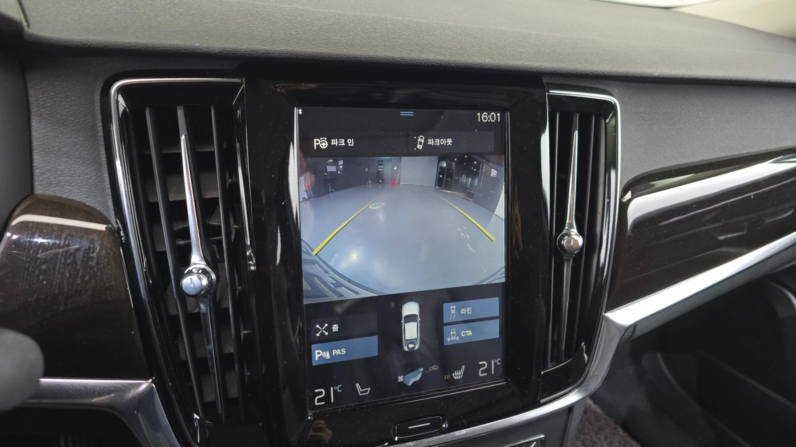 Volvo S90 2.0 D4 Momentum , снимка 14 - Автомобили и джипове - 56675556