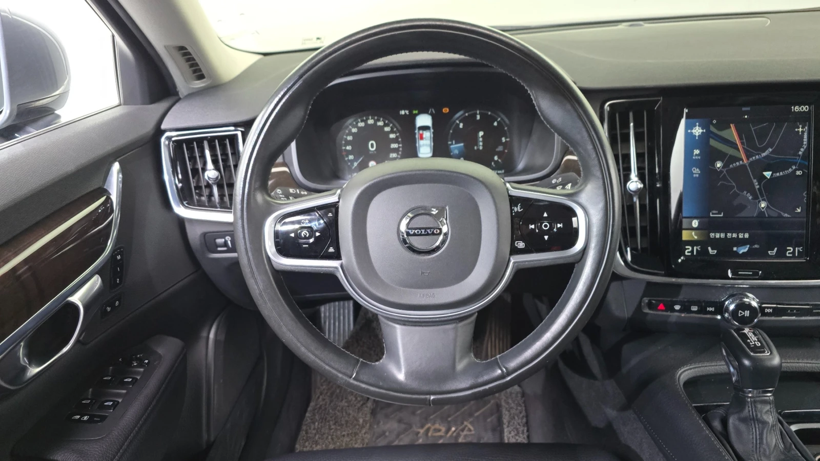 Volvo S90 2.0 D4 Momentum , снимка 13 - Автомобили и джипове - 56675556