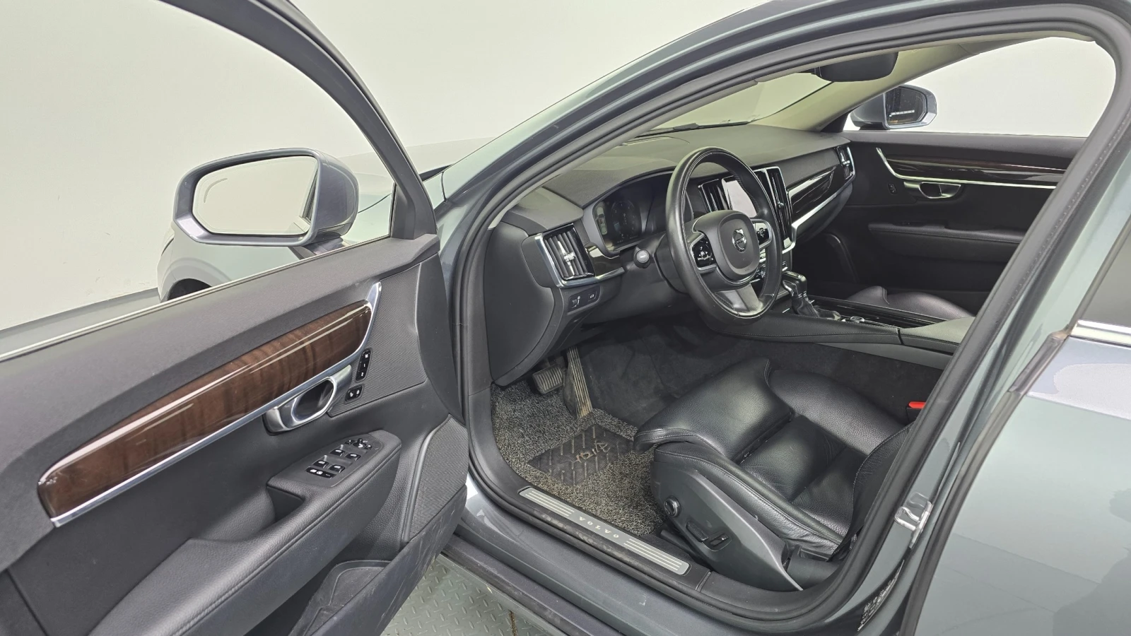 Volvo S90 2.0 D4 Momentum , снимка 9 - Автомобили и джипове - 56675556