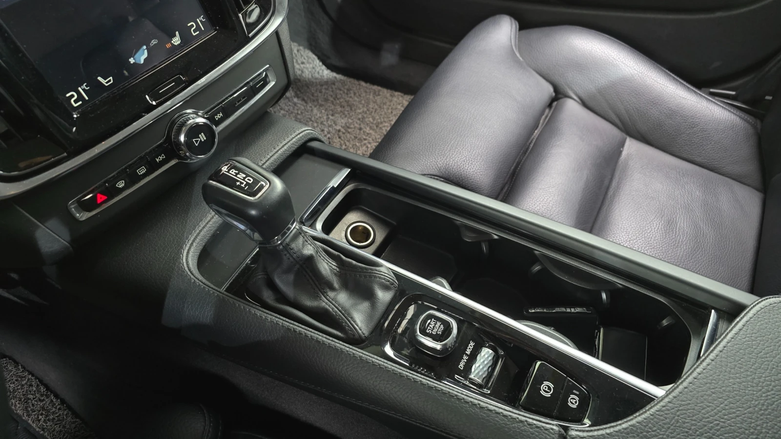 Volvo S90 2.0 D4 Momentum , снимка 8 - Автомобили и джипове - 56675556