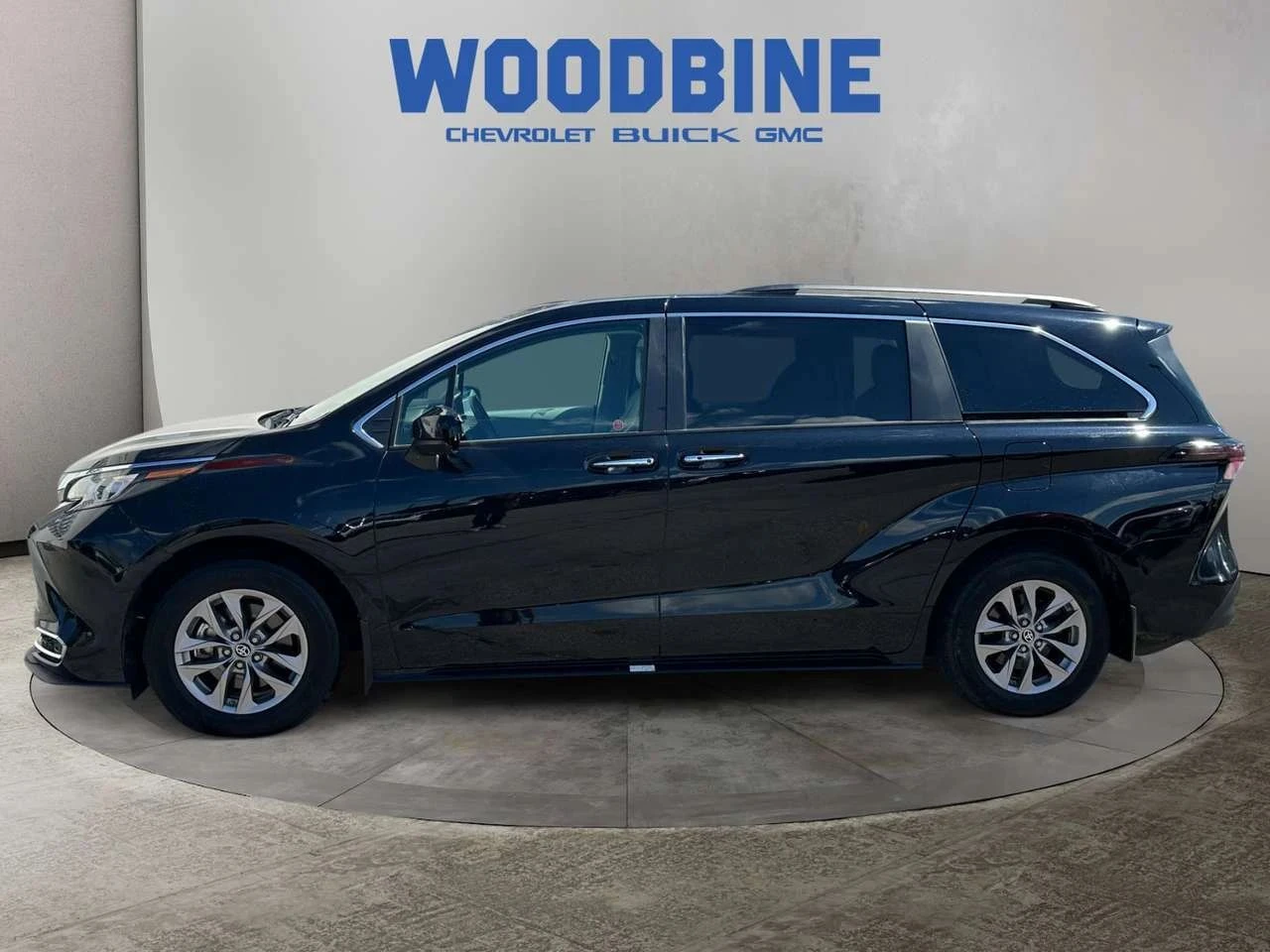 Toyota Sienna, снимка 2 - Автомобили и джипове - 56723801