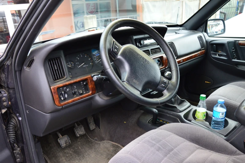 Jeep Grand cherokee, снимка 9 - Автомобили и джипове - 52309478