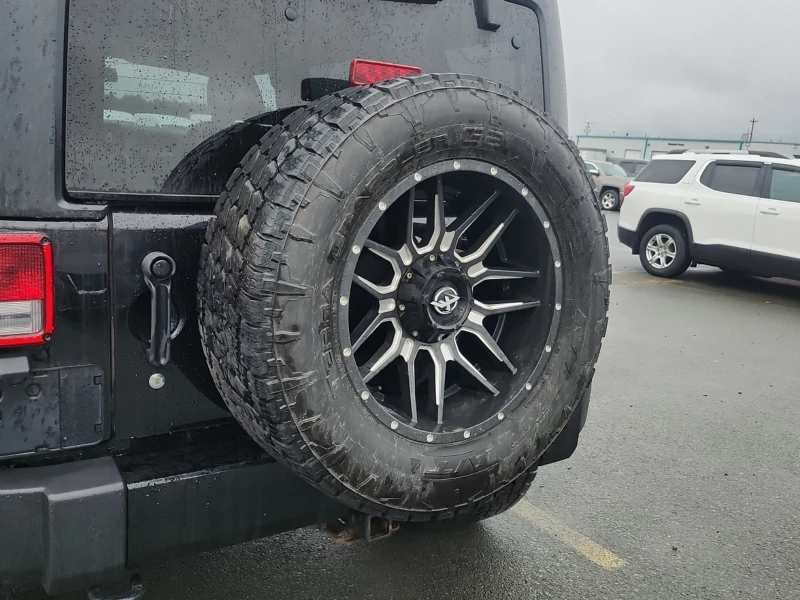 Jeep Wrangler * * UNLIMITED SAHARA* * AWD* * CARFAX* * , снимка 5 - Автомобили и джипове - 53164006